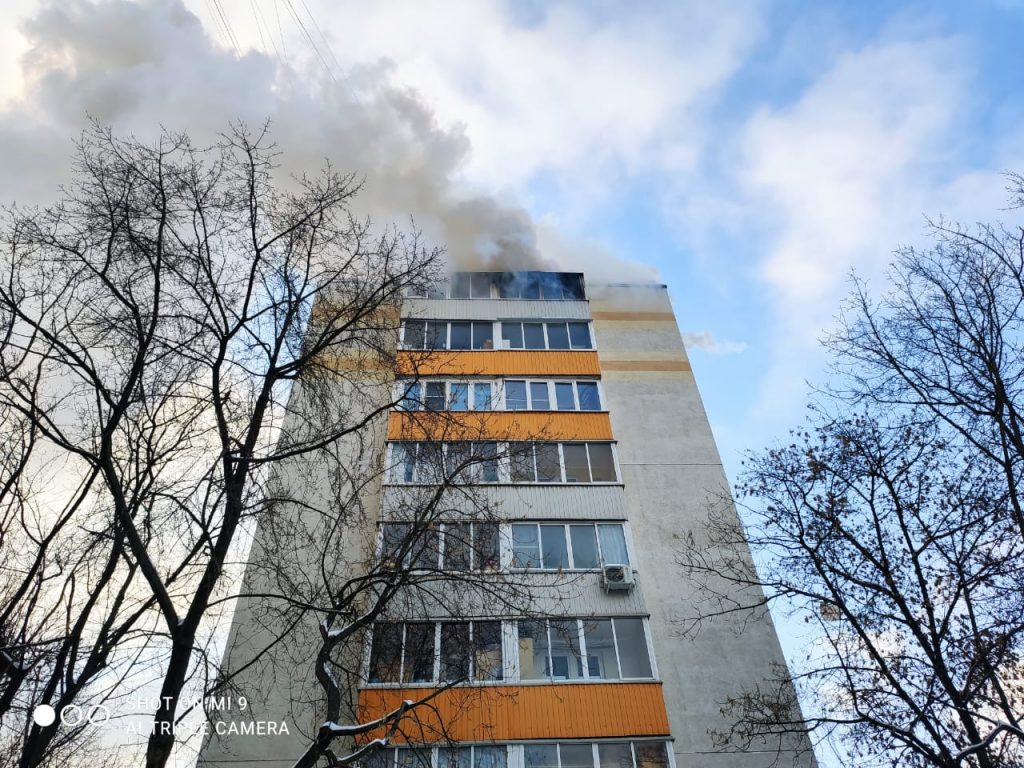 Эвакуированных жителей из дома на Полбина разместили в школе | 08.02.2021 |  Москва - БезФормата